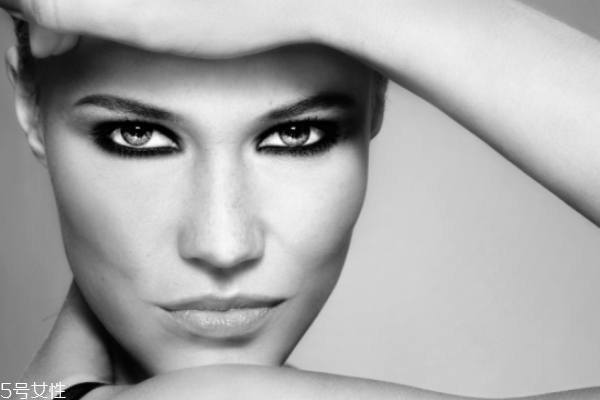 去魚尾紋的最好土方法 魚尾紋除皺方法 去魚尾紋的最好土方法 魚尾紋除皺方法