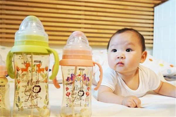 奶瓶材質(zhì)哪種好 挑選技巧與心得 奶瓶材質(zhì)哪種好 挑選技巧與心得