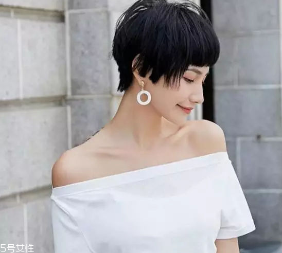 鎖骨怎么練才明顯圖解 3招效果立竿見(jiàn)影 鎖骨怎么練才明顯圖解 3招效果立竿見(jiàn)影