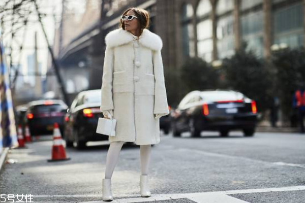 白色短靴搭配 教你成為冬天最美的仙女 白色短靴搭配 教你成為冬天最美的仙女