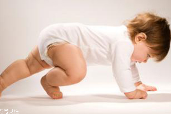 怎樣讓寶寶學(xué)會爬行 怎樣讓寶寶學(xué)會爬行