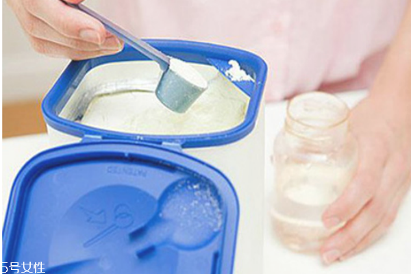 奶粉不溶解是怎么回事 怎么泡奶粉 奶粉不溶解是怎么回事 怎么泡奶粉