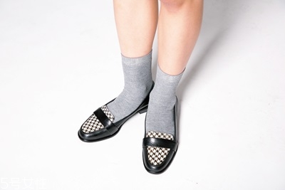 襪子和鞋子怎樣搭配 鞋襪最高級(jí)搭法 襪子和鞋子怎樣搭配 鞋襪最高級(jí)搭法