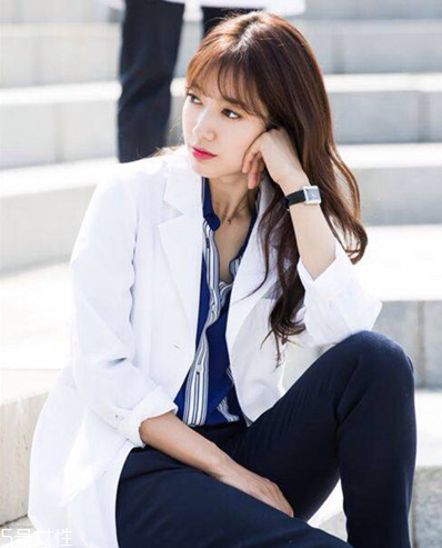 2022年最流行的染發(fā)色 2022最流行的發(fā)型顏色 2022年最流行的染發(fā)色 2022最流行的發(fā)型顏色