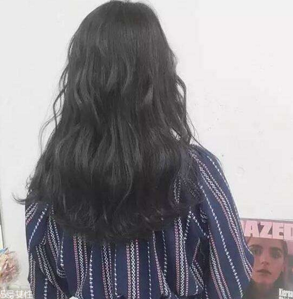 黑茶色好看嗎 黑茶色與黑色頭發(fā)對比 黑茶色好看嗎 黑茶色與黑色頭發(fā)對比