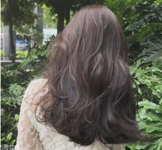 黑茶色適合什么膚色 黑茶色配方 黑茶色適合什么膚色 黑茶色配方