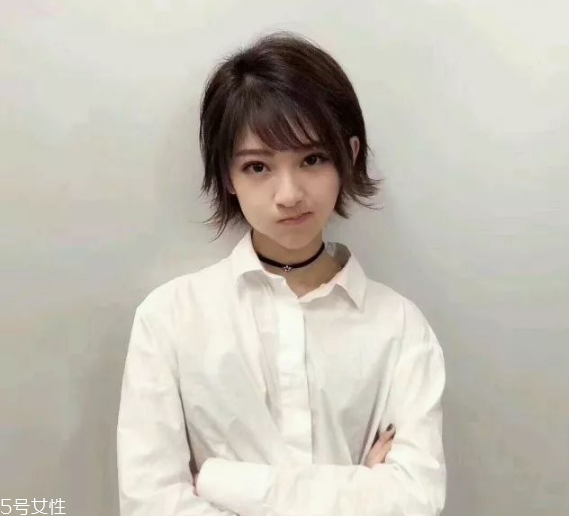 黑茶色需要漂染嗎 黑茶色頭發(fā)發(fā)型圖 黑茶色需要漂染嗎 黑茶色頭發(fā)發(fā)型圖