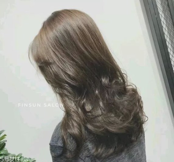 黑茶色需要漂染嗎 黑茶色頭發(fā)發(fā)型圖 黑茶色需要漂染嗎 黑茶色頭發(fā)發(fā)型圖