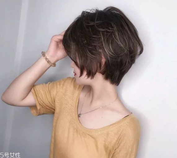 黑茶色需要漂染嗎 黑茶色頭發(fā)發(fā)型圖 黑茶色需要漂染嗎 黑茶色頭發(fā)發(fā)型圖