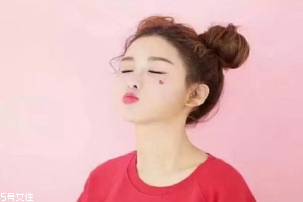 黑頭貼怎么用 對(duì)皮膚有傷害嗎 黑頭貼怎么用 對(duì)皮膚有傷害嗎