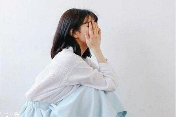 黑茶色好看嗎 黑茶色與黑色頭發(fā)對比 黑茶色好看嗎 黑茶色與黑色頭發(fā)對比