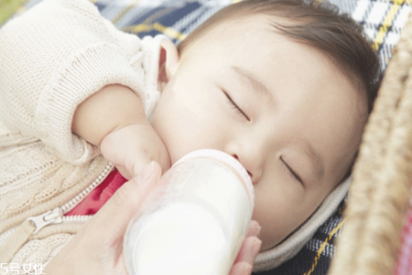 寶寶戒奶不喝奶粉怎么辦 要想解決先找對原因 寶寶戒奶不喝奶粉怎么辦 要想解決先找對原因