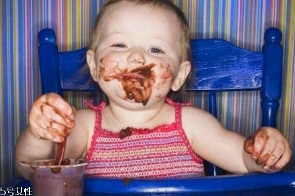 小朋友能吃巧克力嗎 幾歲能吃 小朋友能吃巧克力嗎 幾歲能吃