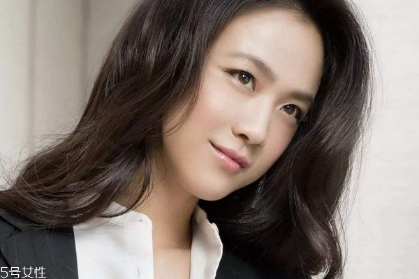 頭發(fā)靜電有什么危害 怎么解決 頭發(fā)靜電有什么危害 怎么解決