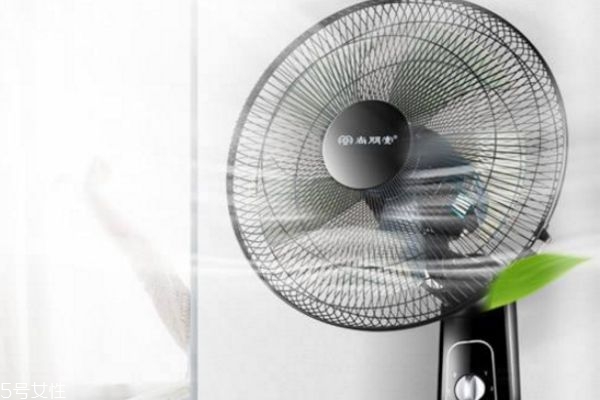 落地扇不搖頭怎么修 落地扇和塔扇哪個好 落地扇不搖頭怎么修 落地扇和塔扇哪個好