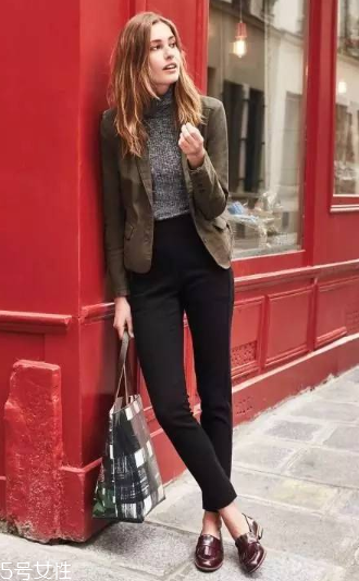 樂(lè)福鞋怎么搭配衣服 3種樂(lè)福鞋搭配指南 樂(lè)福鞋怎么搭配衣服 3種樂(lè)福鞋搭配指南