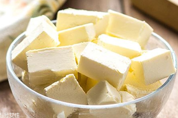 硬芝士和軟芝士的區(qū)別 硬芝士和軟芝士哪個好 硬芝士和軟芝士的區(qū)別 硬芝士和軟芝士哪個好