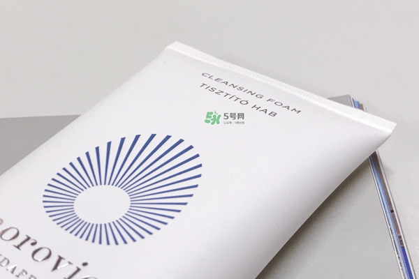 油痘肌適合什么護(hù)膚品 油痘肌的皮膚護(hù)理方法