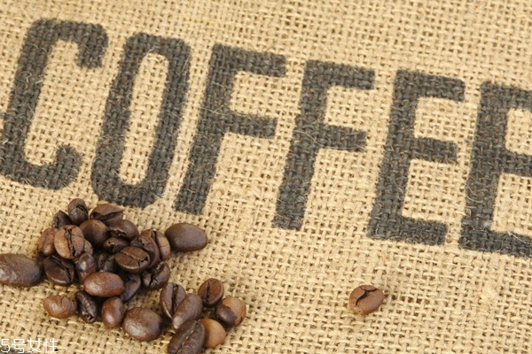 咖啡豆的形狀如何挑選 優(yōu)劣咖啡豆對(duì)比圖 咖啡豆的形狀如何挑選 優(yōu)劣咖啡豆對(duì)比圖