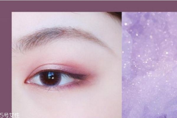 灰紫色眼影怎么畫好看 韓式甜美小煙熏妝的畫法 灰紫色眼影怎么畫好看 韓式甜美小煙熏妝的畫法