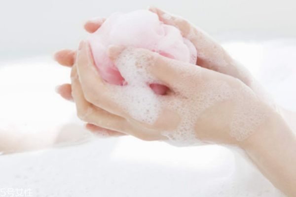 雞皮膚用什么沐浴露好 干性皮膚沐浴露排行榜 雞皮膚用什么沐浴露好 干性皮膚沐浴露排行榜