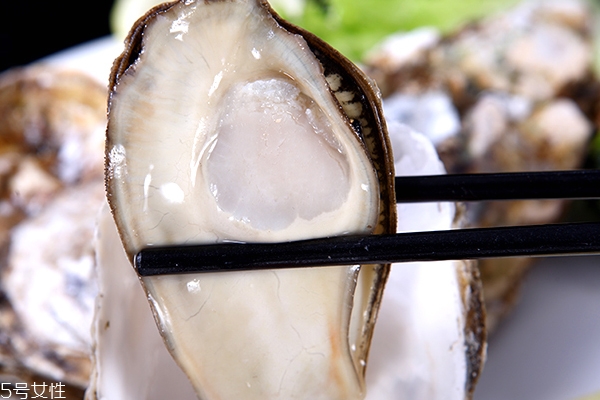 生蠔味道腥嗎 聞到腥味千萬別買 生蠔味道腥嗎 聞到腥味千萬別買