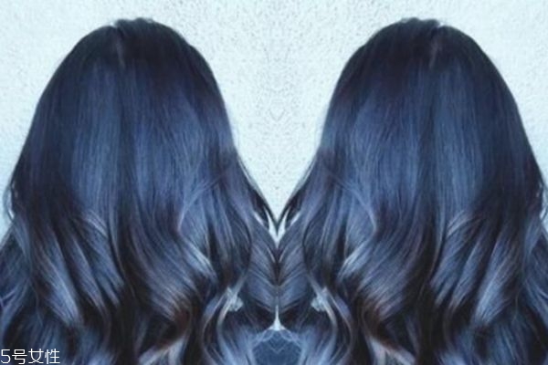 藍(lán)黑色是什么顏色 藍(lán)黑色頭發(fā)圖片 藍(lán)黑色是什么顏色 藍(lán)黑色頭發(fā)圖片