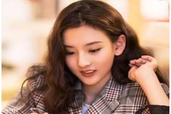 羊毛卷適合什么臉型 教你羊毛卷怎么燙 羊毛卷適合什么臉型 教你羊毛卷怎么燙