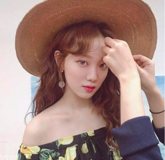 泡面卷發(fā)型怎么弄 自然泡面頭發(fā)型圖片 泡面卷發(fā)型怎么弄 自然泡面頭發(fā)型圖片