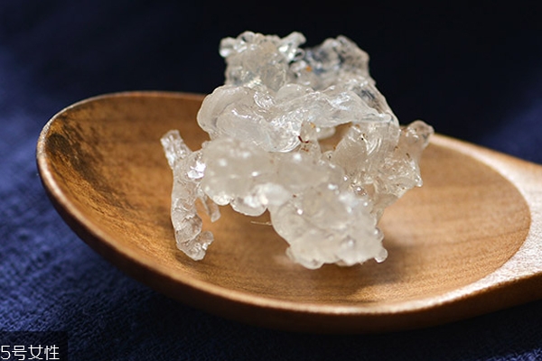 雪燕和燕窩口感一樣嗎 兩者都有蛋白的腥味 雪燕和燕窩口感一樣嗎 兩者都有蛋白的腥味