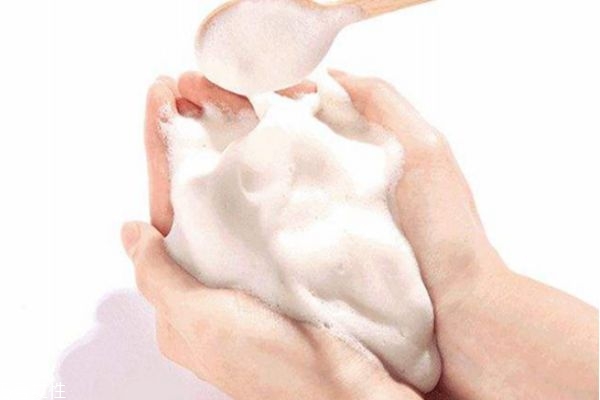 皂基洗面奶適合油皮嗎 皂基洗面奶的優(yōu)缺點(diǎn) 皂基洗面奶適合油皮嗎 皂基洗面奶的優(yōu)缺點(diǎn)