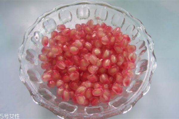 石榴怎么剝皮小妙招 剝石榴最快的方法 石榴怎么剝皮小妙招 剝石榴最快的方法