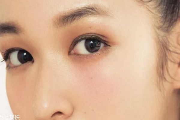 怡麗絲爾去皺眼霜 比pola還好用的去皺眼霜 怡麗絲爾去皺眼霜 比pola還好用的去皺眼霜