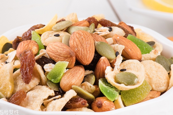 燕麥片和小麥片哪個(gè)好 燕麥片和小麥片的區(qū)別 燕麥片和小麥片哪個(gè)好 燕麥片和小麥片的區(qū)別