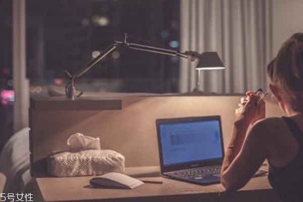 開(kāi)車(chē)犯困六個(gè)妙招幫你提神 為什么開(kāi)車(chē)容易犯困 開(kāi)車(chē)犯困六個(gè)妙招幫你提神 為什么開(kāi)車(chē)容易犯困