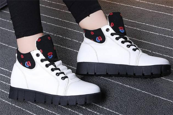 高幫小白鞋怎么搭配？高幫小白鞋搭配圖片