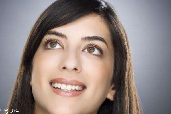 嘴唇上長皰疹用什么藥膏 嘴唇上長皰疹會傳染嗎 嘴唇上長皰疹用什么藥膏 嘴唇上長皰疹會傳染嗎