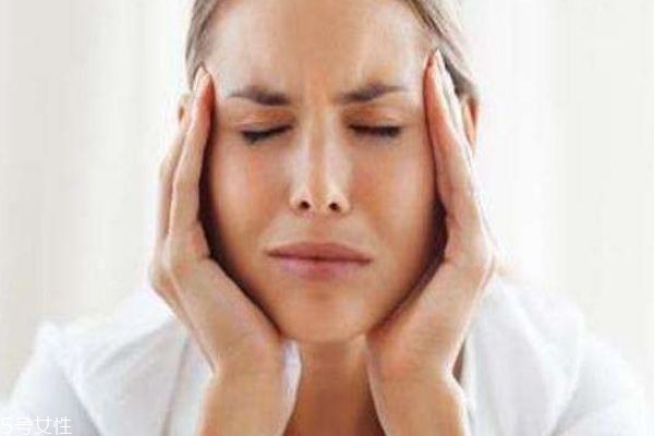 嘴唇上長皰疹用什么藥膏 嘴唇上長皰疹會傳染嗎 嘴唇上長皰疹用什么藥膏 嘴唇上長皰疹會傳染嗎