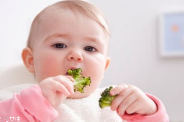 過(guò)敏寶寶怎么添加輔食 這幾點(diǎn)媽媽們一定要注意