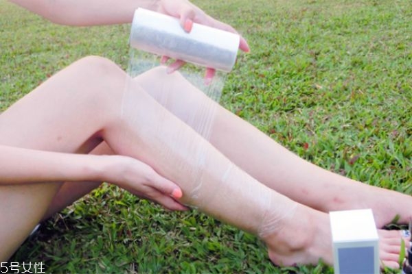 保鮮膜減肥需要涂什么東西 保鮮膜減肥的壞處 保鮮膜減肥需要涂什么東西 保鮮膜減肥的壞處