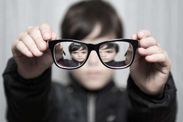 近視超過多少度會遺傳 超過600度 近視超過多少度會遺傳 超過600度