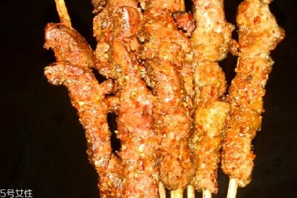 烤箱烤羊肉串的溫度和時(shí)間 不同部位火候不同 烤箱烤羊肉串的溫度和時(shí)間 不同部位火候不同