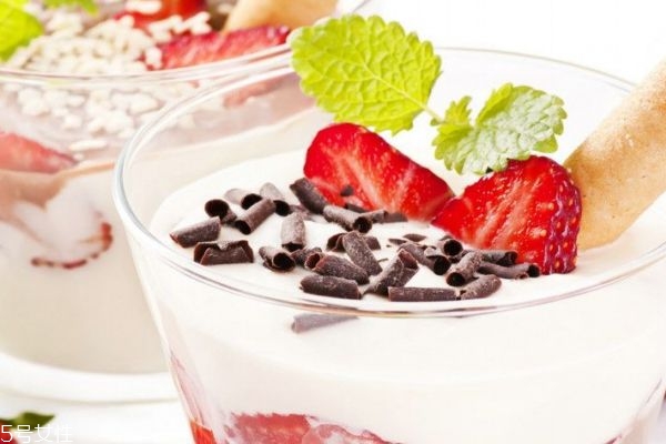 怎么辨別打激素的草莓 吃草莓的注意事項 怎么辨別打激素的草莓 吃草莓的注意事項