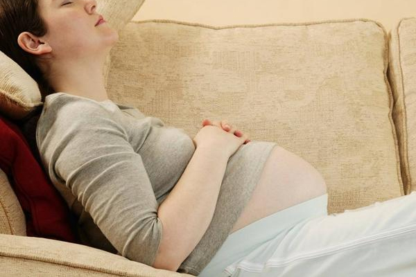 孕婦長期左側(cè)睡的危害 容易睡出斜頸寶寶 孕婦長期左側(cè)睡的危害 容易睡出斜頸寶寶