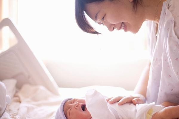 新生兒脹氣怎么辦 4個(gè)方法來緩解 新生兒脹氣怎么辦 4個(gè)方法來緩解