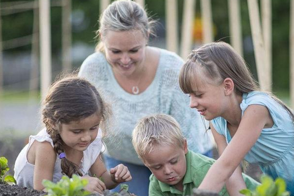 接孩子放學(xué)注意事項(xiàng) 家長要避免3件事 接孩子放學(xué)注意事項(xiàng) 家長要避免3件事