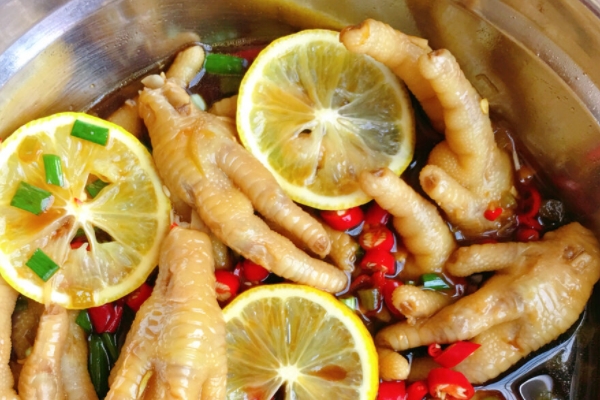 泡椒鳳爪有什么危害 主要是這些 泡椒鳳爪有什么危害 主要是這些