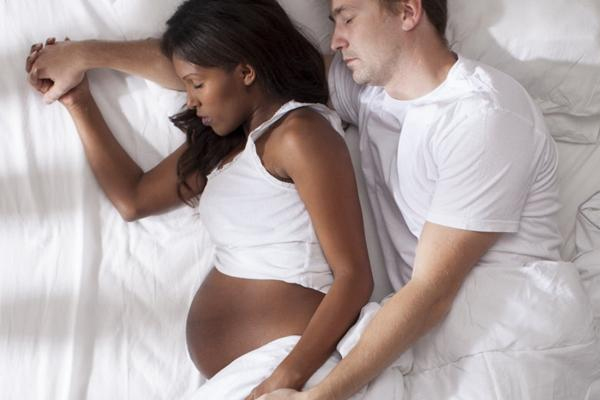 懷孕后分床睡嗎 老公做到這幾點(diǎn)沒必要 懷孕后分床睡嗎 老公做到這幾點(diǎn)沒必要