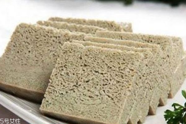 凍豆腐是怎么做成的 凍豆腐的食療作用 凍豆腐是怎么做成的 凍豆腐的食療作用