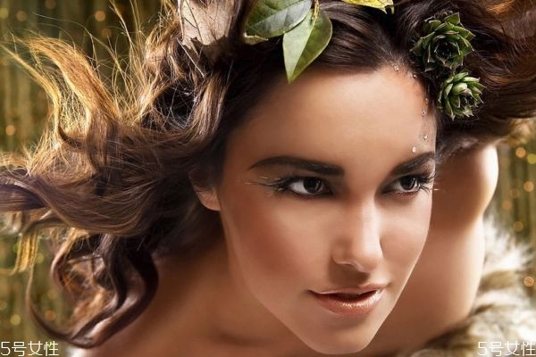 焗油膏和護(hù)發(fā)素的區(qū)別 焗油膏是深層滋養(yǎng) 焗油膏和護(hù)發(fā)素的區(qū)別 焗油膏是深層滋養(yǎng)